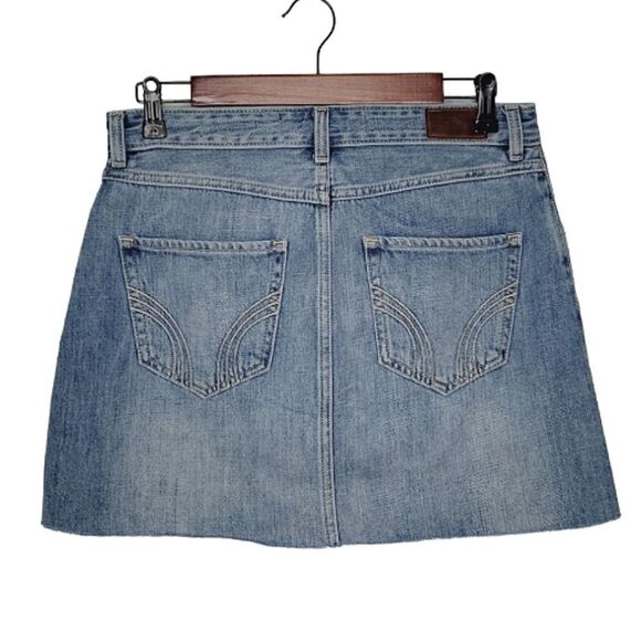 Hollister Medium Wash Faded Raw Hem High Rise Blue Jean Mini Skirt Size 7 - Picture 2 of 5